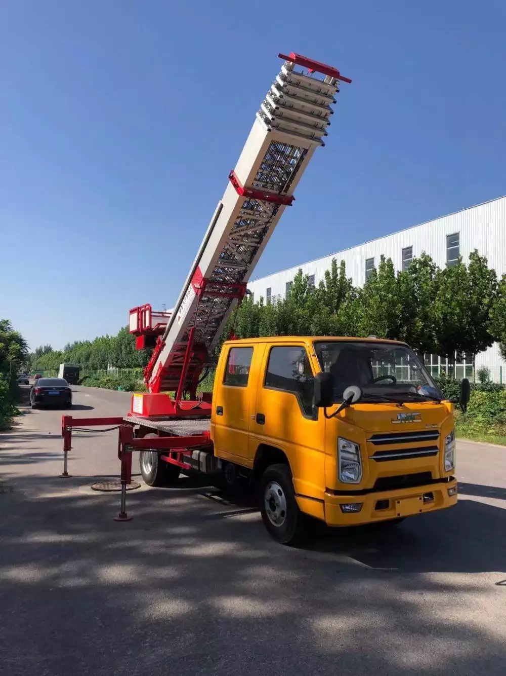 会山镇附近的云梯车出租服务：轻松解决高空作业需求